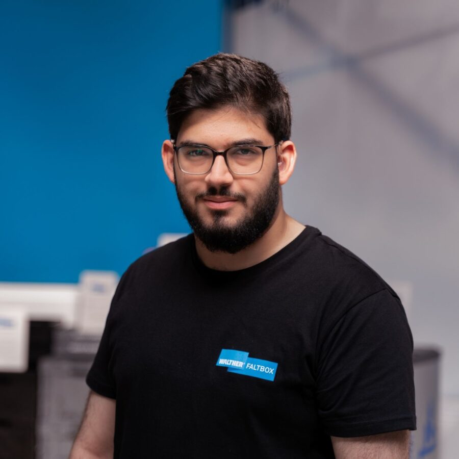 Jowan Khirto, Azubi zum Kunststoff- und Kautschuktechnologen bei der WALTHER Faltbox-Gruppe