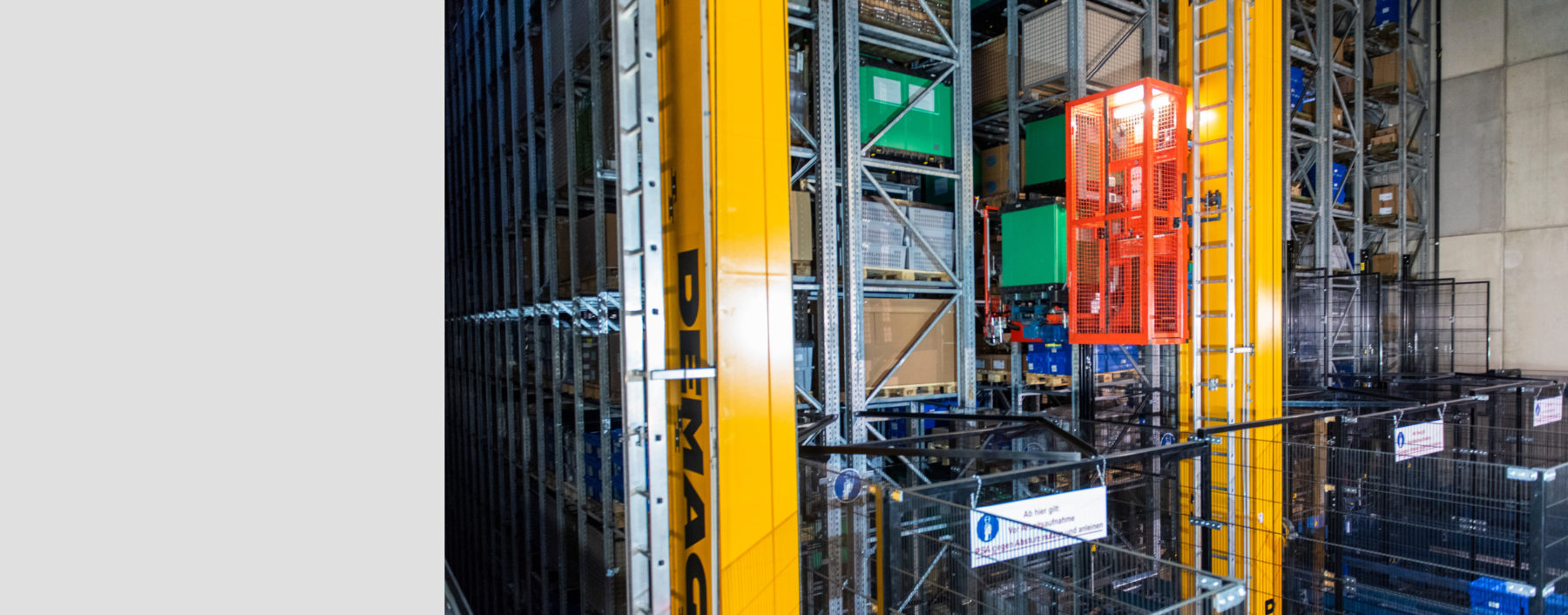 Hochregallager mit Mega-Packs im Einsatz
