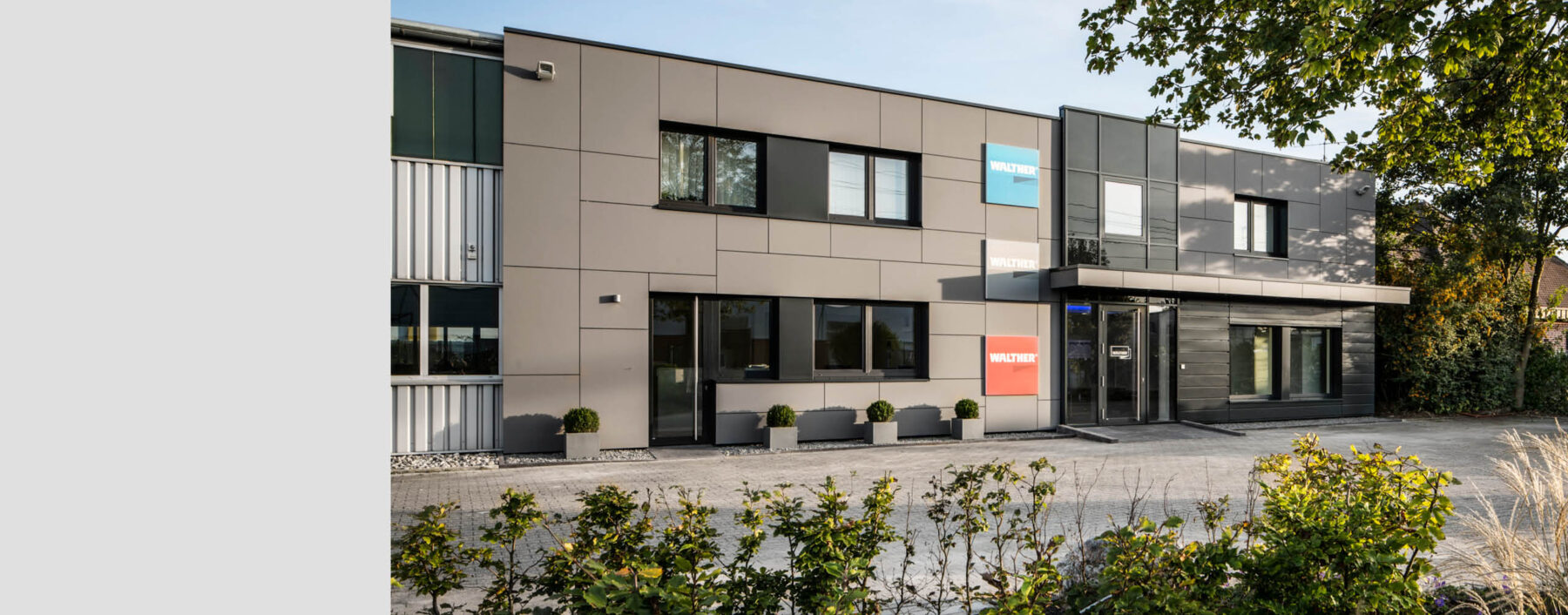 Ökologische Nachhaltigkeit | Firmengebäude mit Solartechnik
