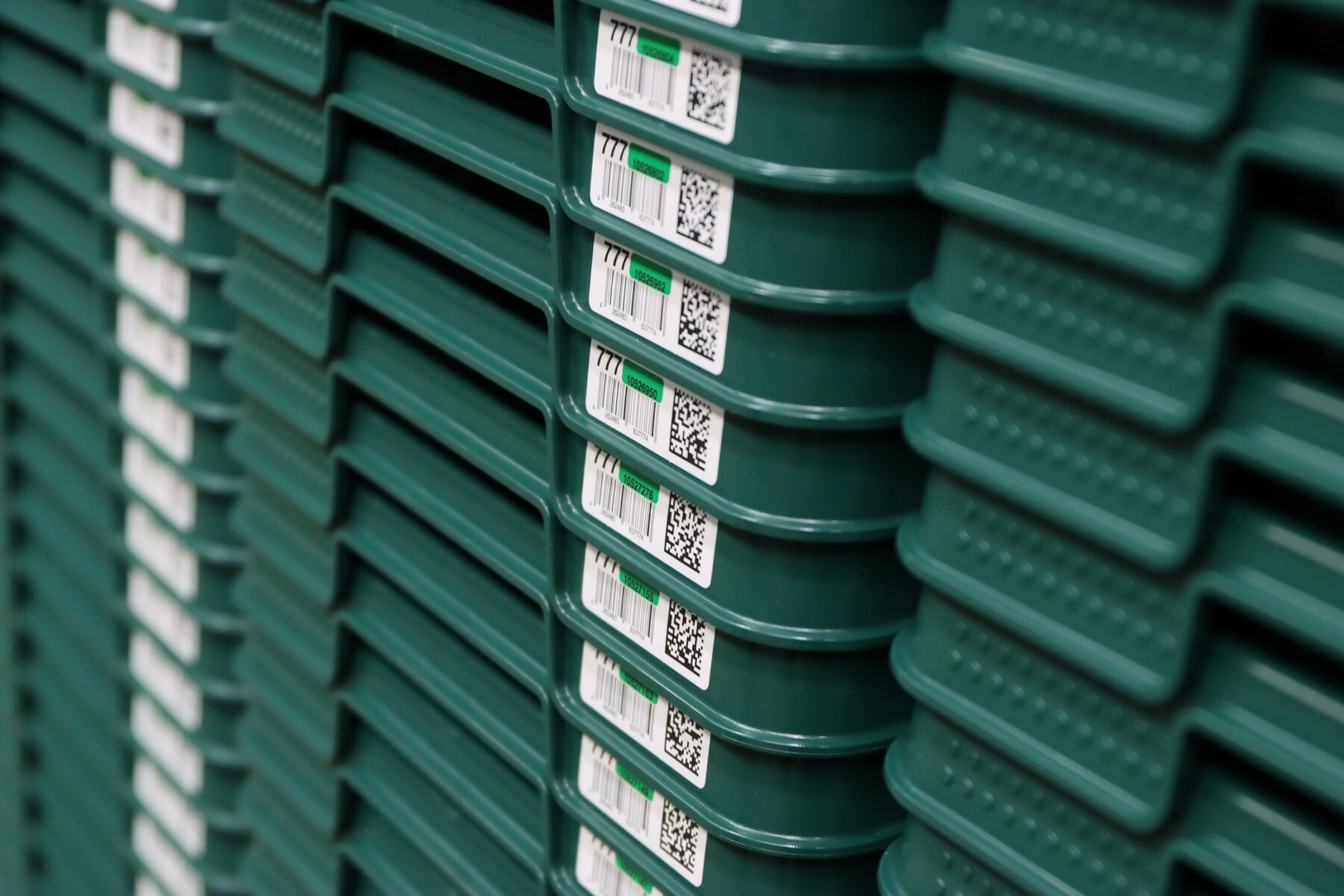 Mehrweg-Pflanzentrays EPT von WALTHER Faltsysteme mit individueller Kennzeichnung mit RFID-Labels