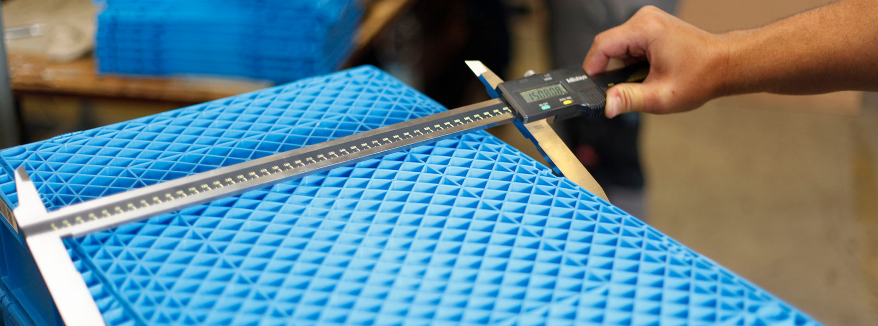 Mitarbeiter/-in in der Qualitätssicherung bei der WALTHER Faltbox Group