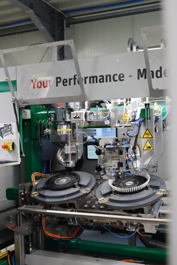 Universal-Bohr- und Füll-Automaten (U-BFA)