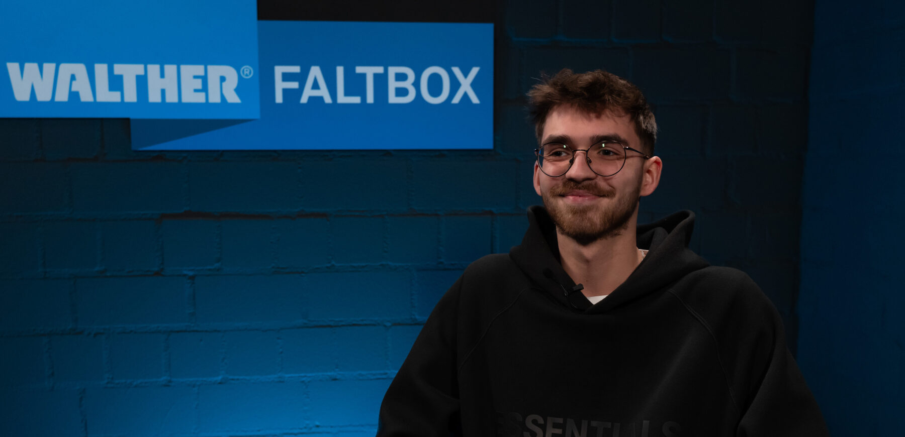Len Hoenselaer spricht über seine Ausbildung zum Industriekaufmann in der WALTHER Faltbox-Gruppe