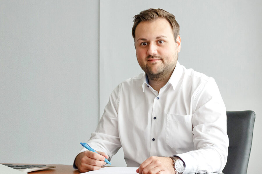 Florian Herkenrath, Project Manager bei WALTHER Faltsysteme