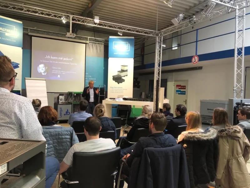 Mitarbeiterweiterbildung zum Vier-Farben-Modell