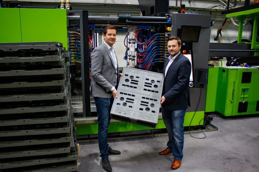 Servohydraulische Maschinen von Engel im Einsatz bei WALTHER Faltsysteme